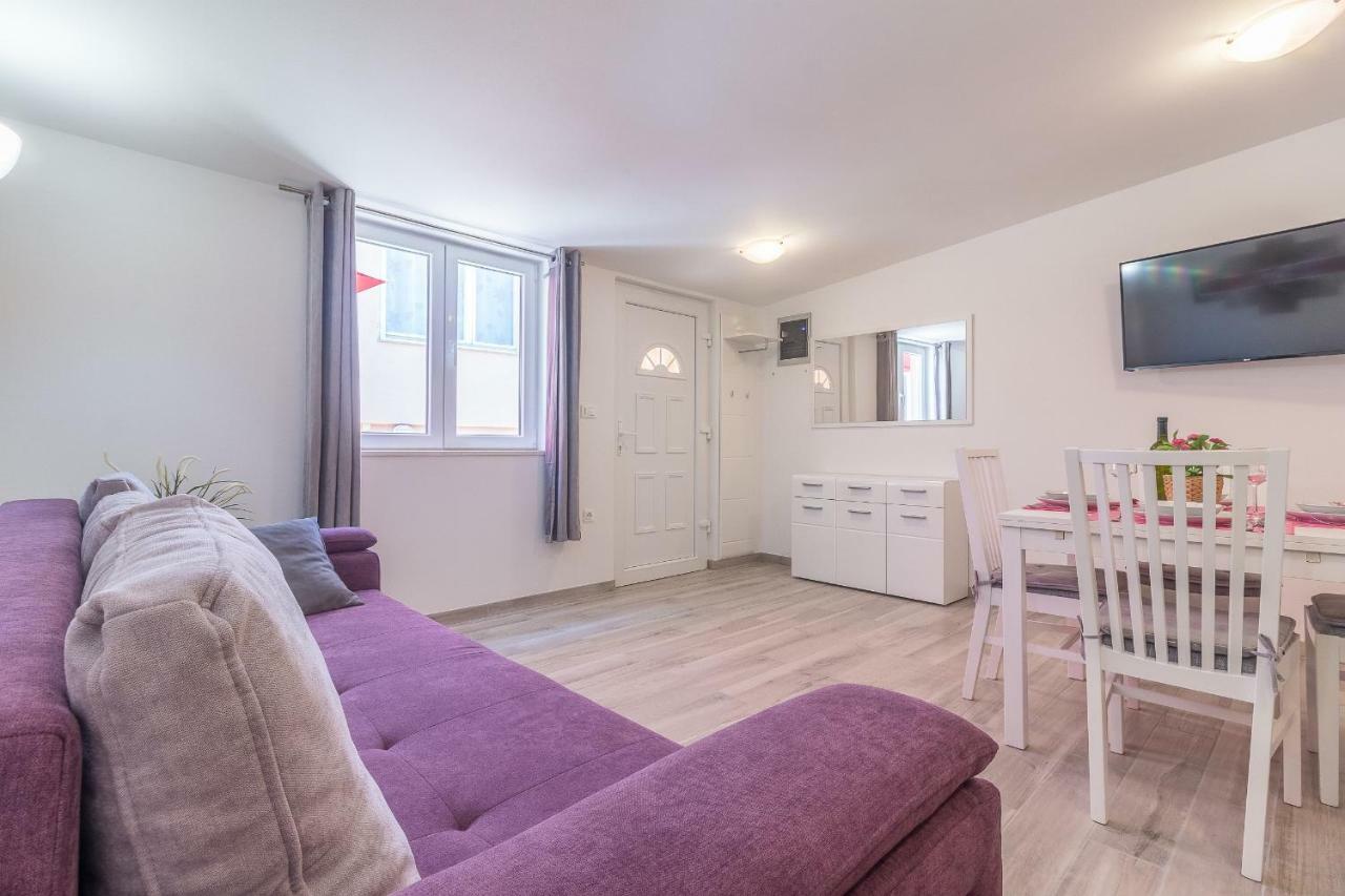 Taja Apartman *